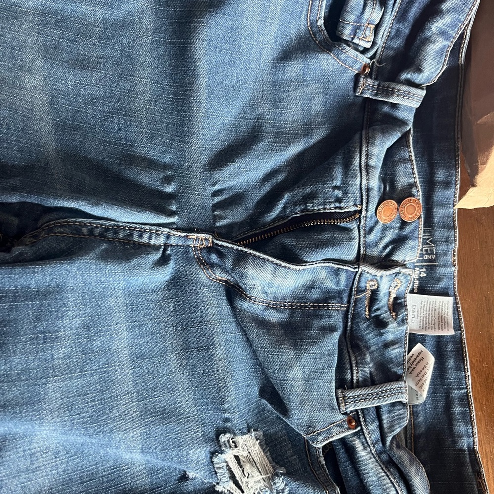 Women’s ankle cut skinny jeans